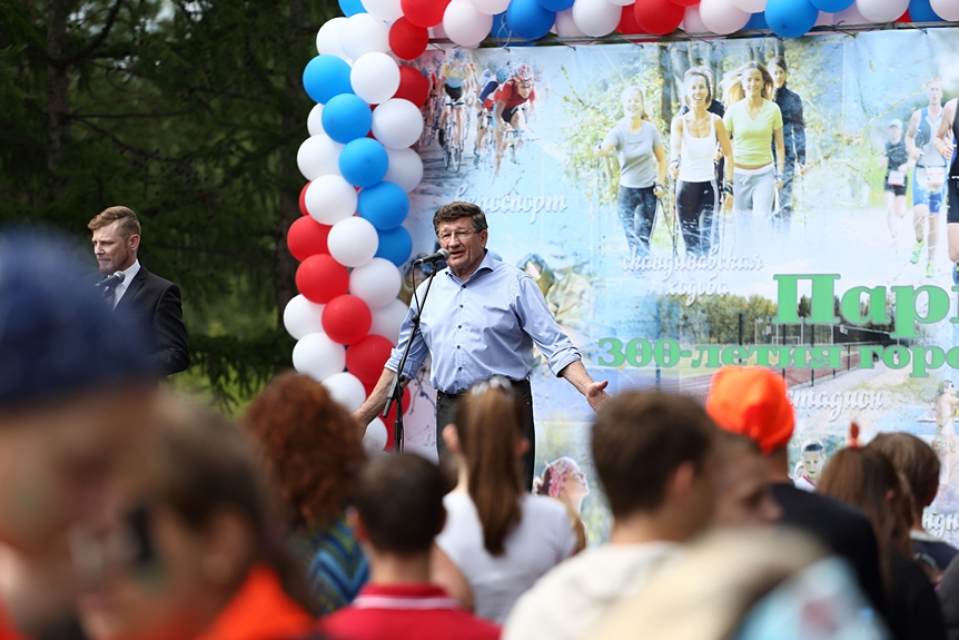 Открытие омск. Открытие парка в Омске. Парк Омск на лезечайкином парк 300 летия. Парк 300 летия Омска беседки. Парк 300 летия Омска открытие.