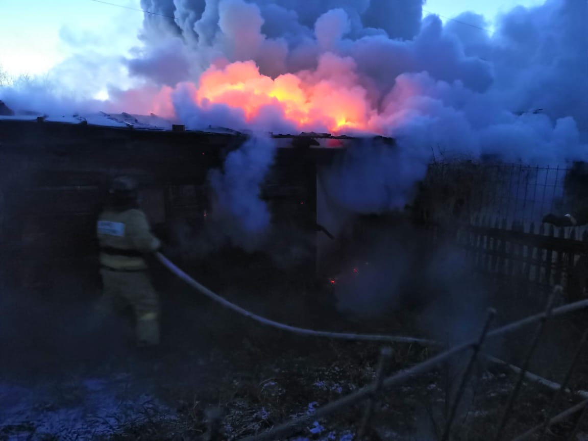 Под Омском разгорелся большой пожар Под Омском разгорелся большой пожар