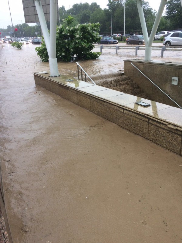 Алма-Ата уходит под воду из-за дождей Алма-Ата уходит под воду из-за дождей