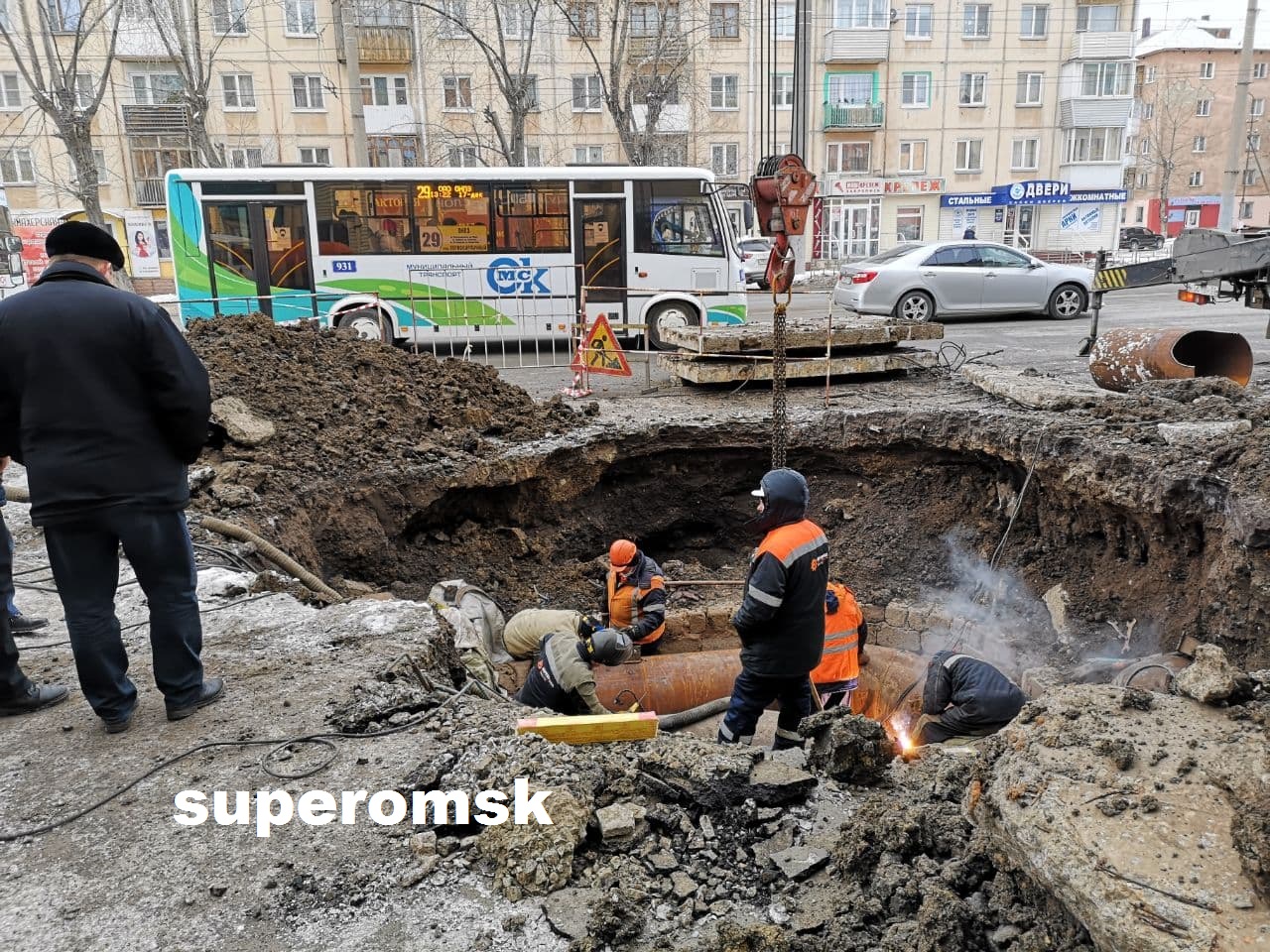 Прорыв трубы отопления Омск