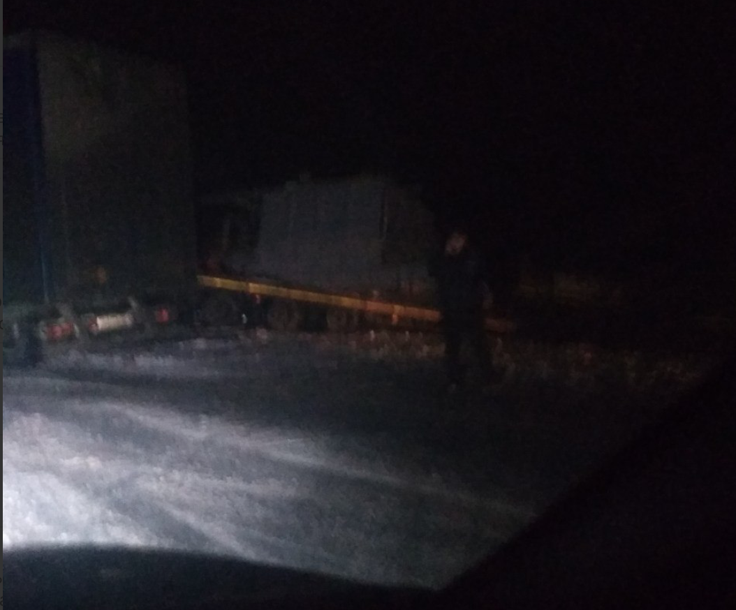 Массовое ДТП под Омском: движение по федеральной трассе парализовано