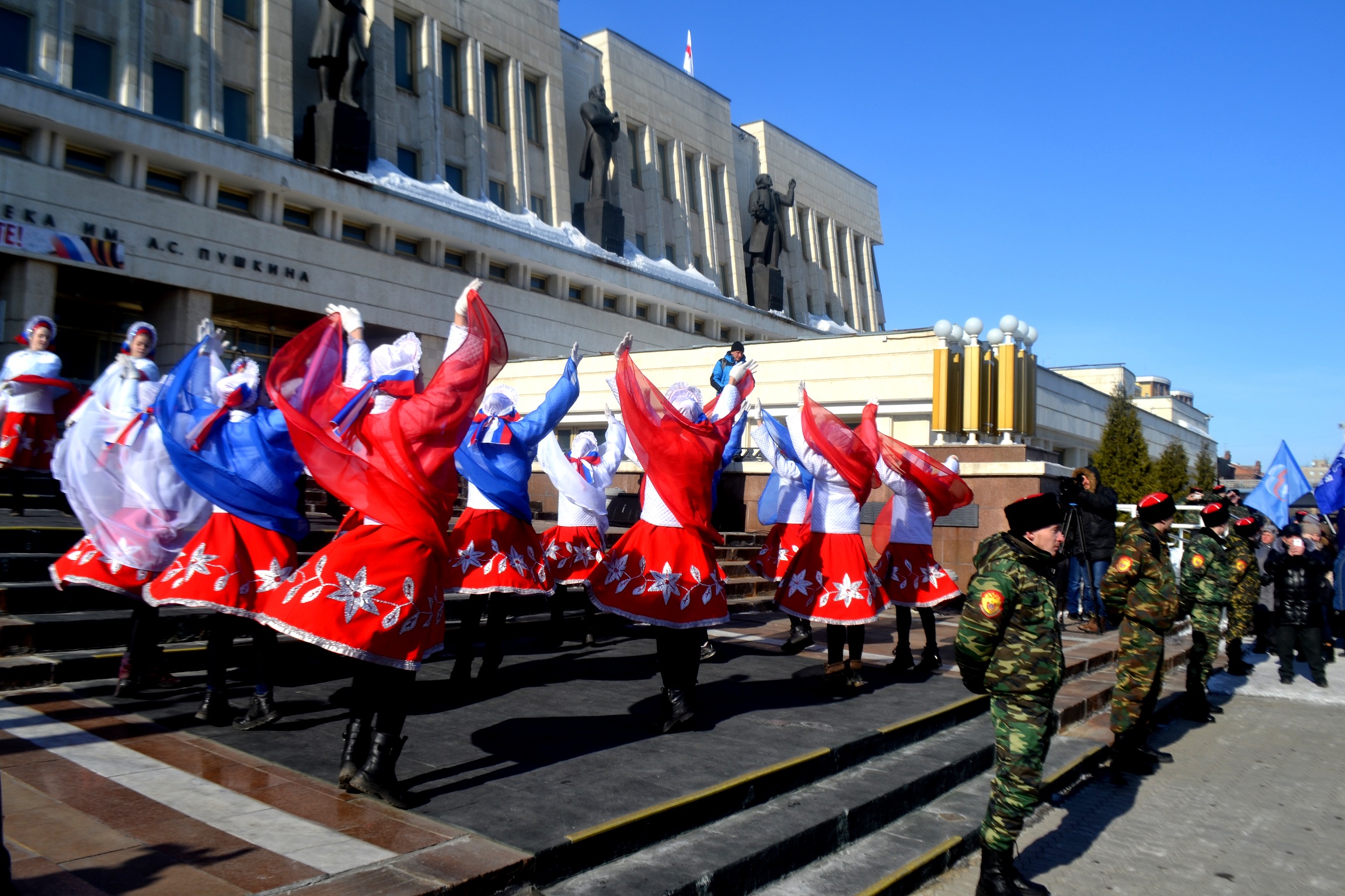 Активисты «Оплота» приняли участие в митинге «Крымская весна! Мы вместе» Активисты «Оплота» приняли участие в митинге «Крымская весна! Мы вместе»