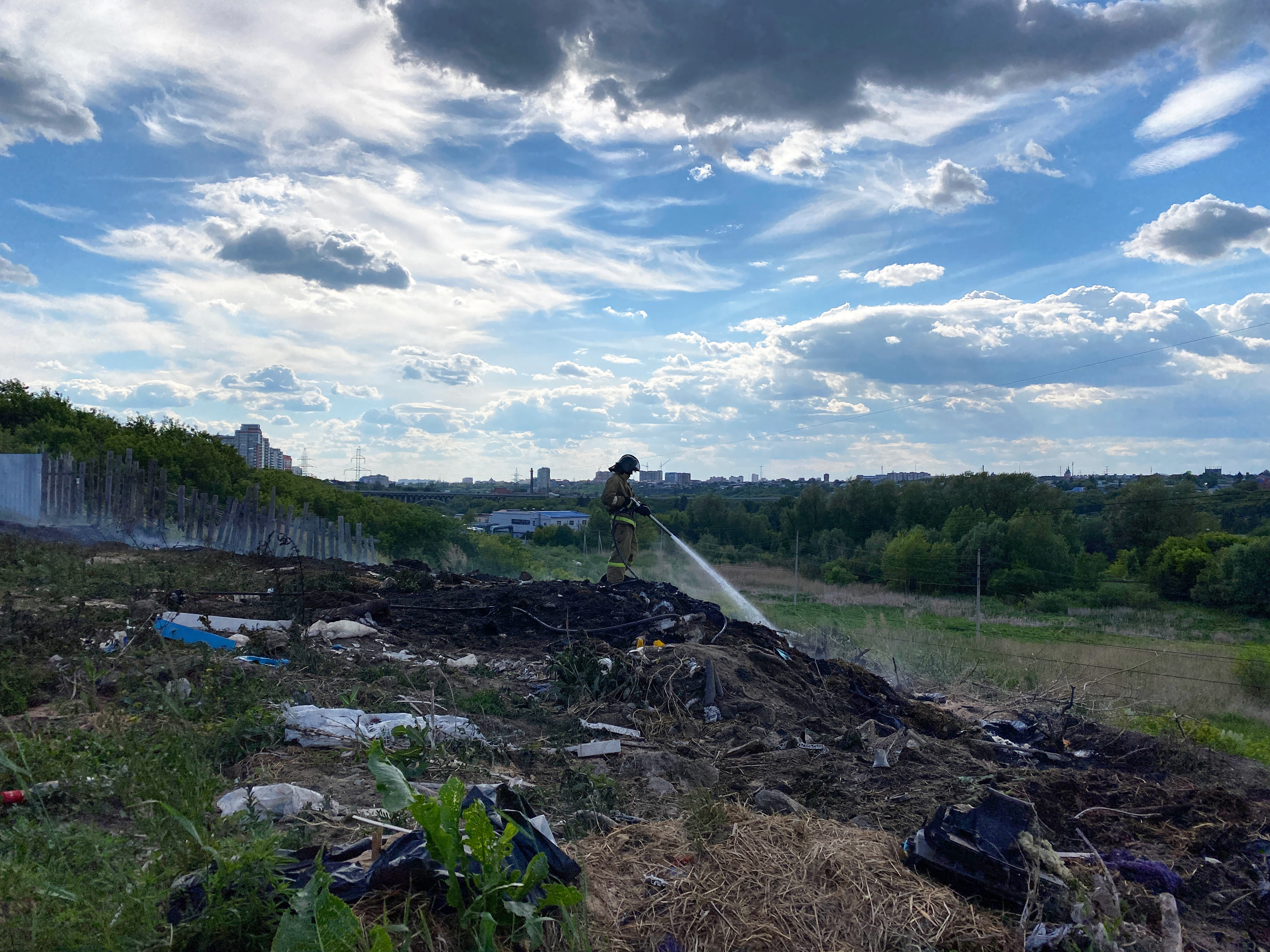 Уничтоживший дома пожар в Омске пошел от навозной кучи | 12.06.2021 | Омск  - БезФормата