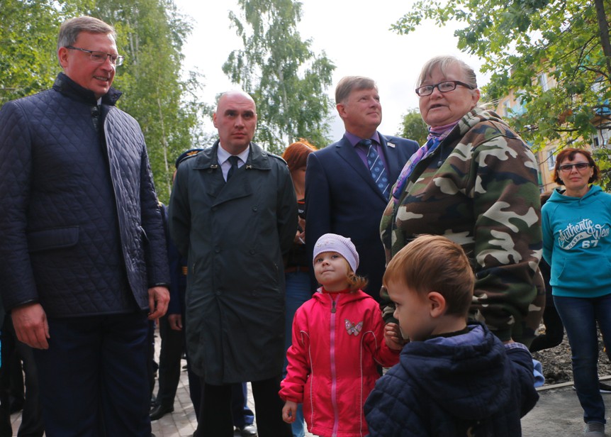 Погода пос чкаловский. Парк Крылатое братство в Омске. Открытие ДК крылатый в Чкаловском районе. Сквер Крылатое братство Омск. Музей Крылатое братство.